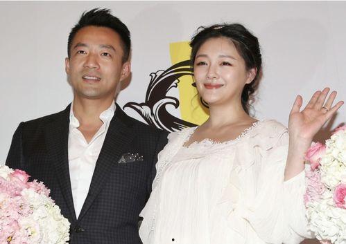 娱乐圈吃瓜大S和汪小菲,娱乐圈的甜蜜瓜田，揭秘他们的爱情故事